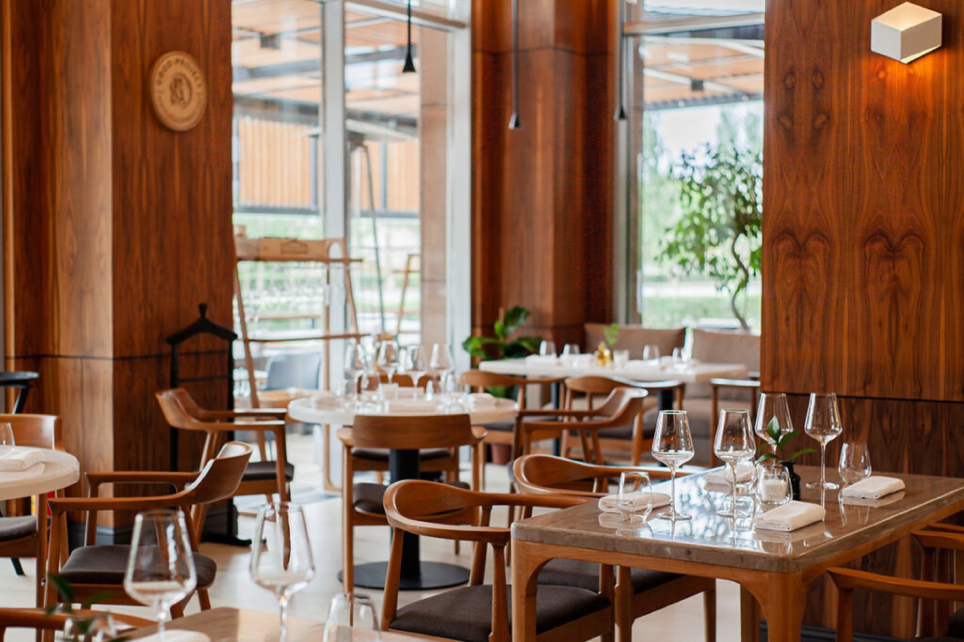 Eva Cafe — Restaurant